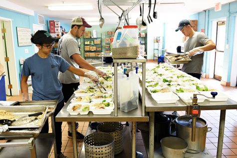 Students volunteer at W&L’s Campus Kitchen. Photo courtesy of Campus Kitchen.