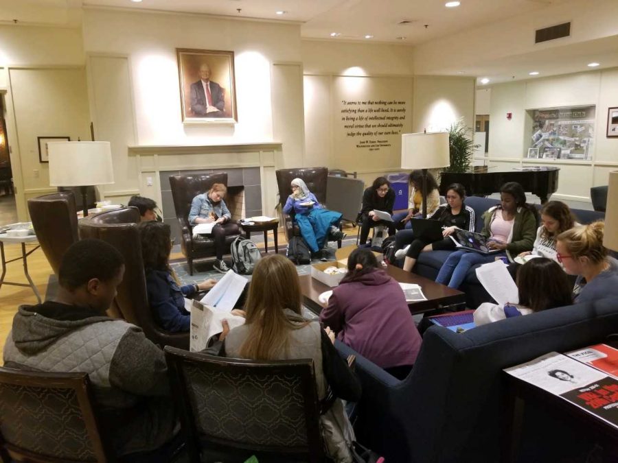 Students participate in discussions of migration stories in Elrod Commons. Photo by Rossella Gabriele, 19.