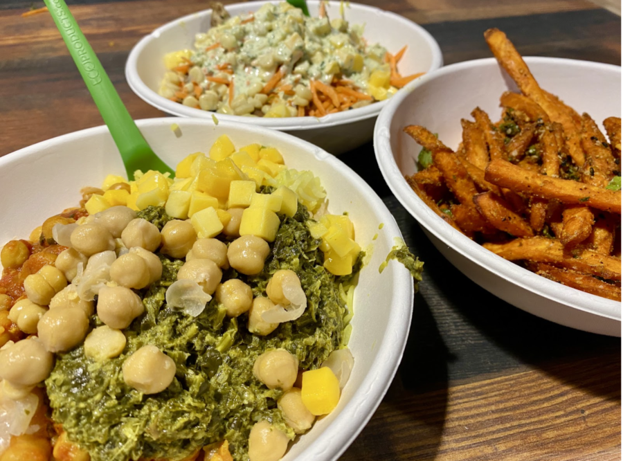 Third year’s Foodside cafe switched from Mexican food to Indian food recently. Photo by Jess Kishbaugh, ’23.