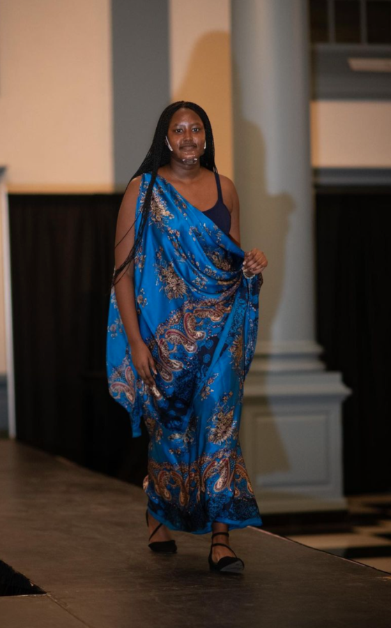 Charlene Nsengimana, ’24, models a Rwandan umushanana. Photo courtesy of @africansocietywlu.
