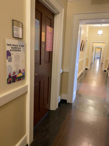 Flyers made by Caro Herrera, ’22, were posted around campus deem many spaces inaccessible for people with disabilities. Photo by Elena Lee, ‘25.

