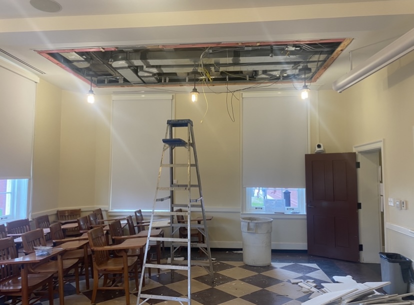 The exposed ceiling on the left side of Newcomb 122 on Dec. 1. The left portion will remain exposed until the ceiling gets fully replaced over winter break.