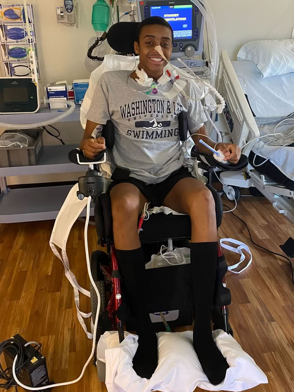 W&L swimmer returns to campus after 2022 spinal cord injury – The Ring ...