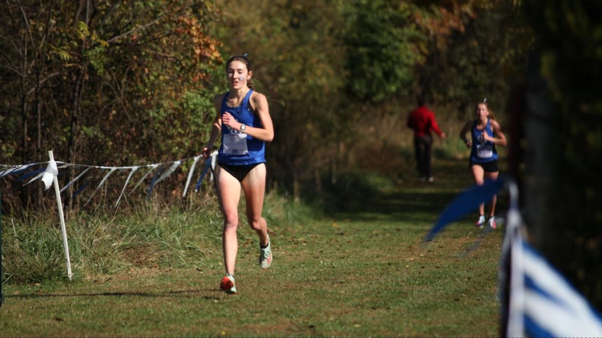 Elise Molinaro, ‘24, races to first at Dickinson with her teammates not far behind. 