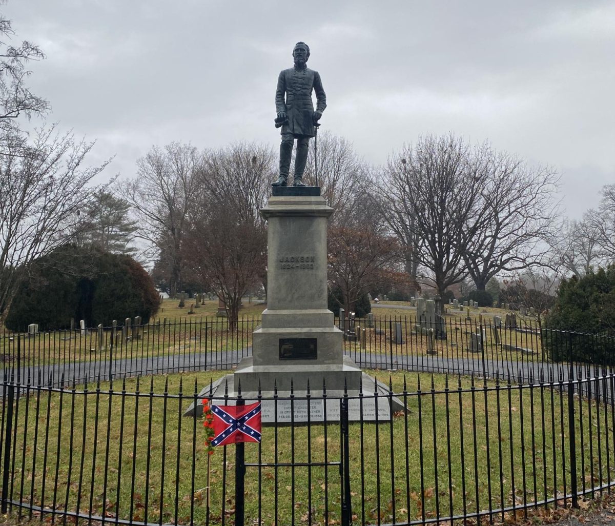 Lexington+City+Council+members+voted+unanimously+to+change+the+name+of+Stonewall+Jackson+Memorial+Cemetery+after+Alexander%E2%80%99s+speech.+Photo+by+Catherine+McKean%2C+%E2%80%9924