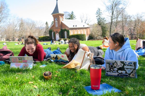 Libby DeVooght ’26, Winter Ashley ’25, and An Shelmire ’25 enjoy a beautiful afternoon on the Front Lawn. Photo courtesy of The Columns